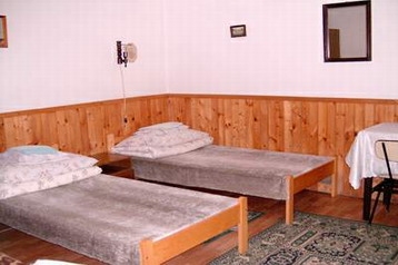 Hungría Privát Diósjenő, Exterior